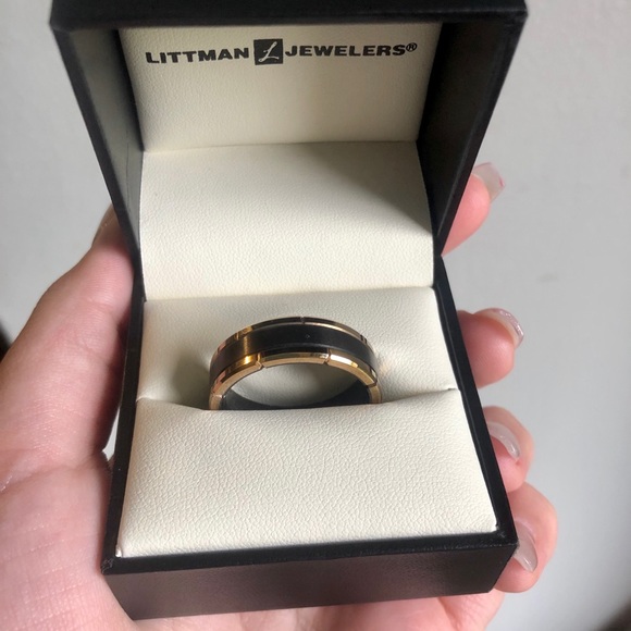 Men’s wedding band - Picture 3 of 7